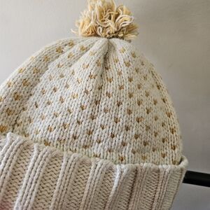 Patagonia Chunky Knit Pom Beanie – Cream & Gold Chevron Pattern Adult Size